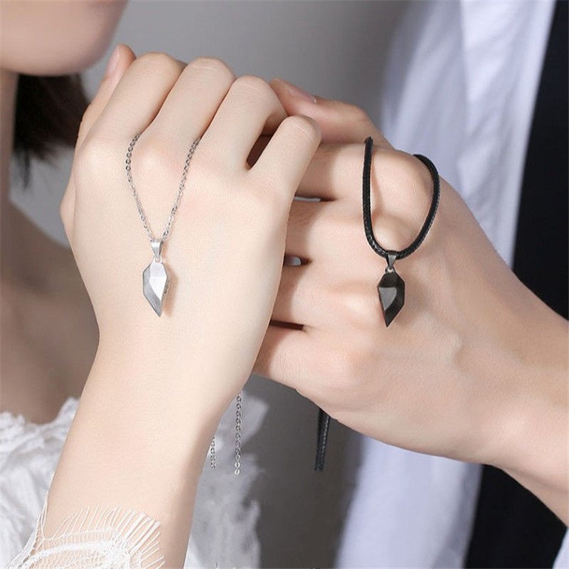 Collar magnético con colgante de corazón para parejas