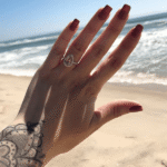 Anillo de diamante forma de gota compromiso