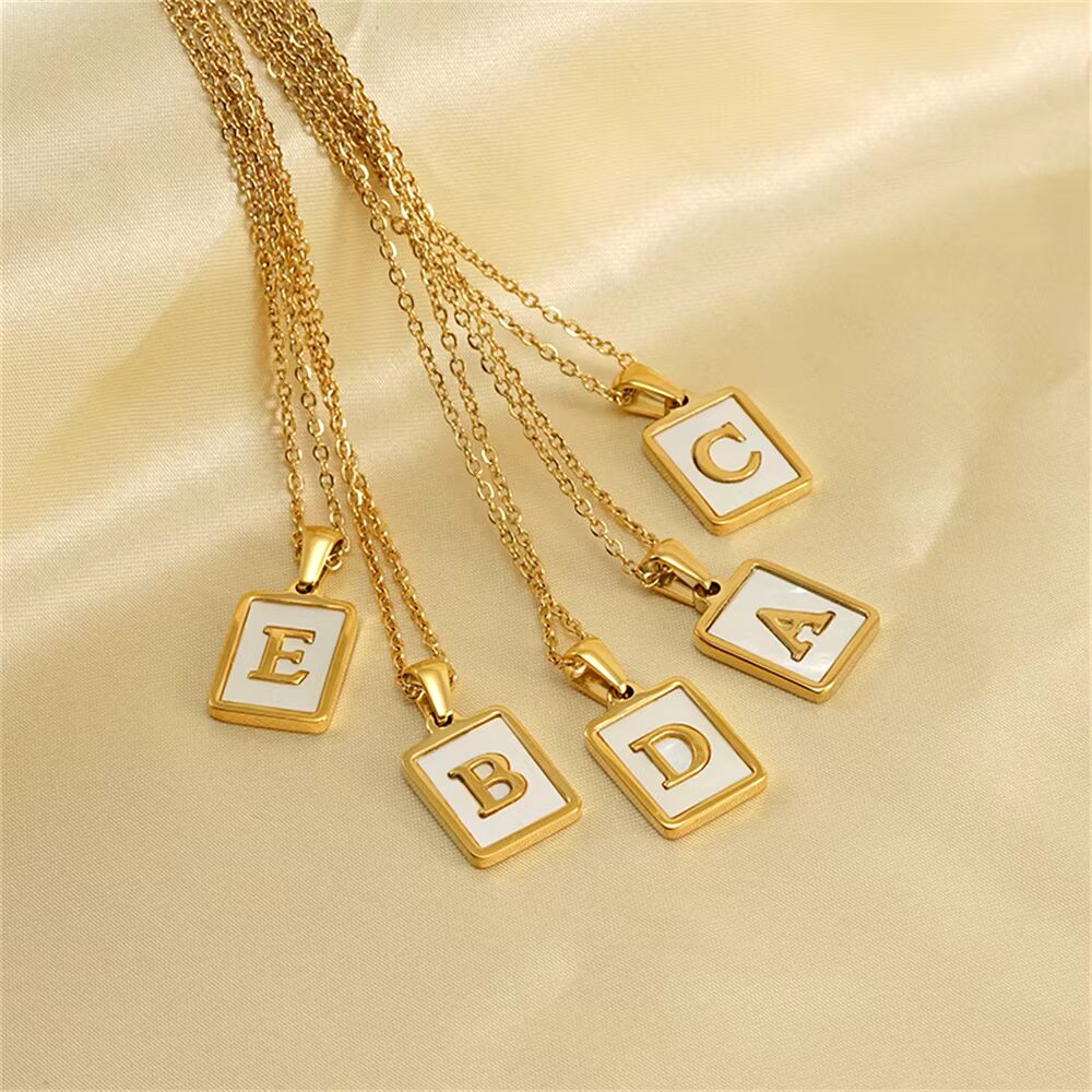 Collar colgante inicial mujer – cadena acero inoxidable elegante
