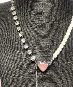 Collar , perlas , colgante corazón rosa  de cristal - Image 6