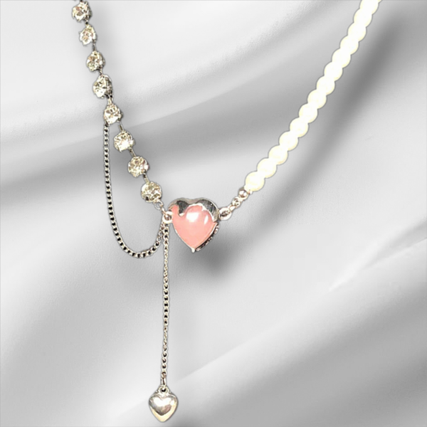 Collar , perlas , colgante corazón rosa  de cristal