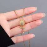 Collar de Girasol Giratorio en Acero Inoxidable y Circones ⭐ - Image 3