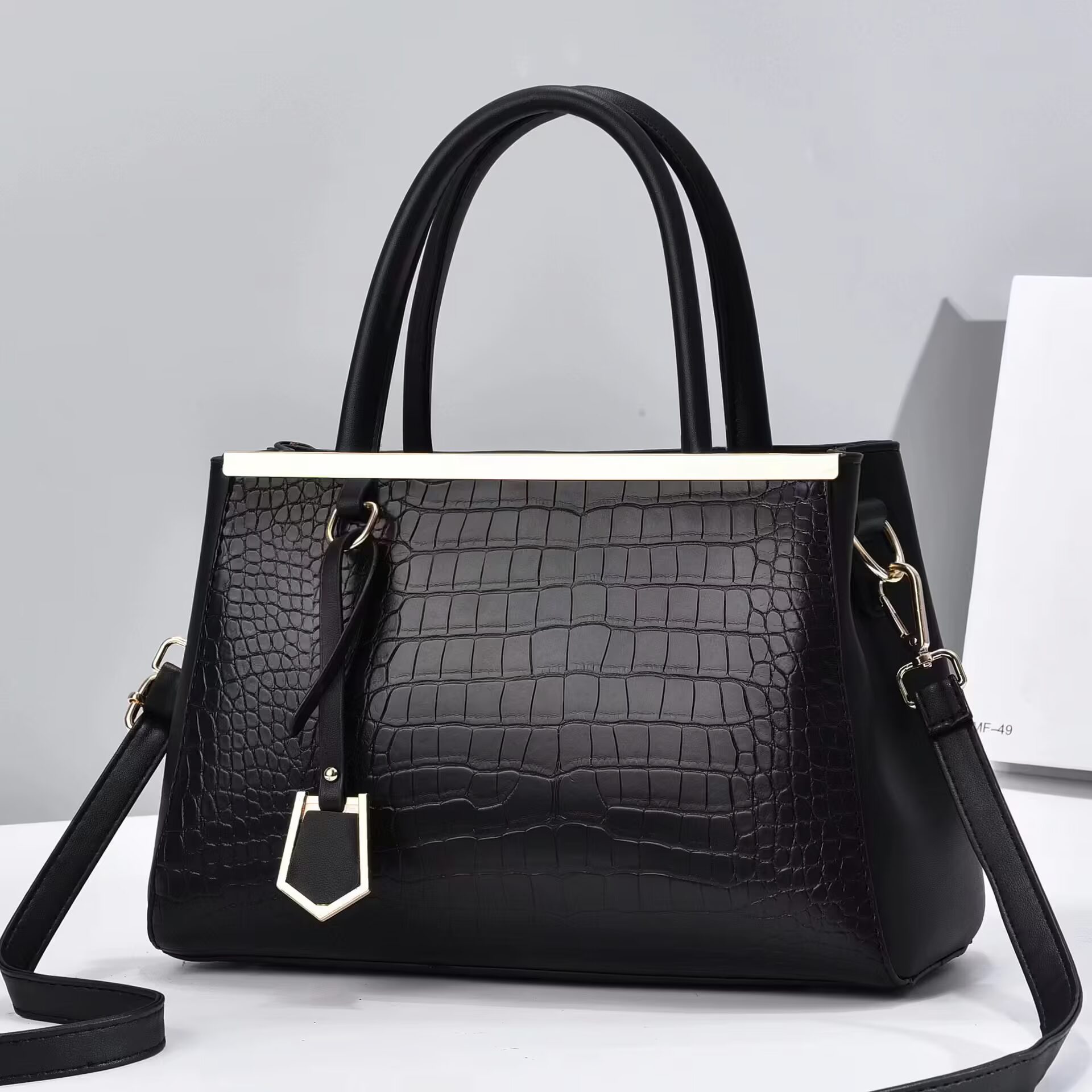Bolso Croco Satchel Mujer Ecuador — bolso trapecio con barra metálica y grabado cocodrilo 30cm MYSTOREC