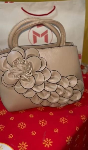 photo_4963043588132506399_y